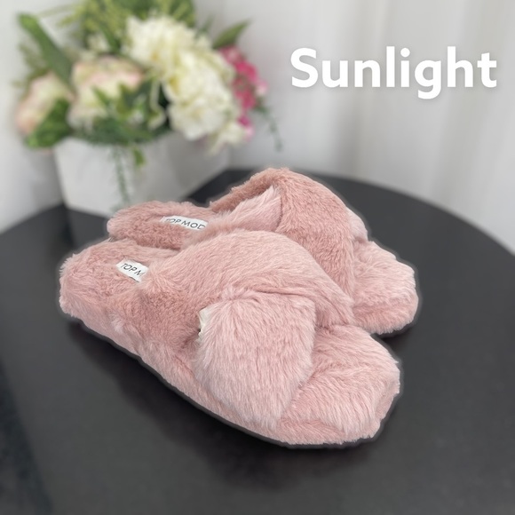 Women’s Mauve Pink Fuzzy Faux Fur Slippers Criss Cross Strap Slides - Picture 1 of 12